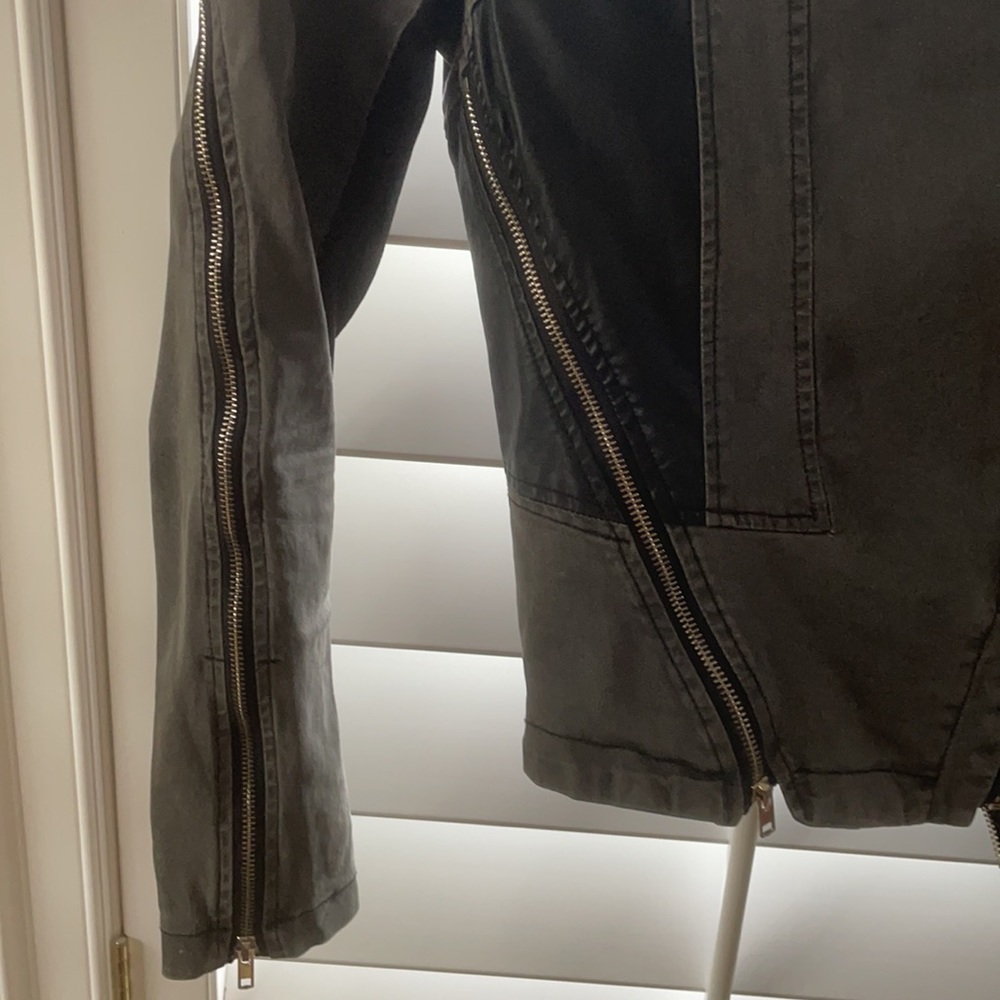 Jacket - Picture 3 of 4